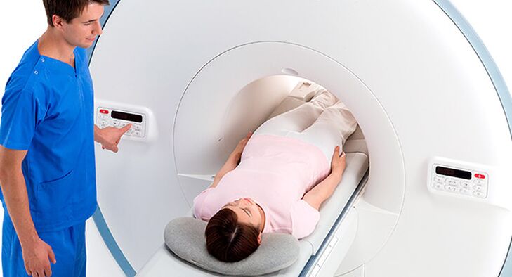 Die CT ist eine der Methoden zur instrumentellen Diagnose von Schmerzen im Hüftgelenk. 